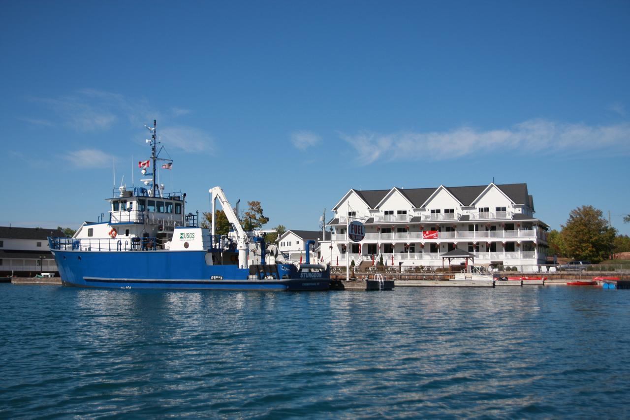 Sportsman'S Inn Resort & Marina Killarney Exterior photo